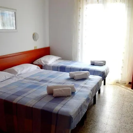 In Guest - New Cirene Big Quadruple 4 People Full Package بيت ضيافة *
