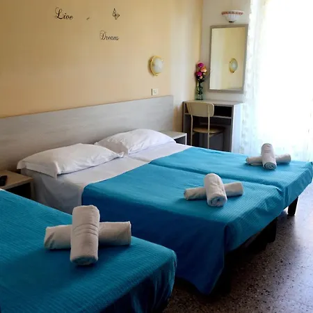 In Guest - New Cirene Big Quadruple 4 People Full Package Vendégház Rimini
