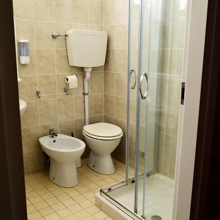 In Guest - New Cirene Big Quadruple 4 People Full Package Vendégház Rimini
