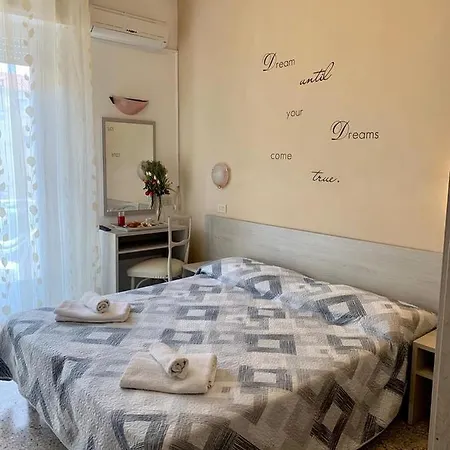 Pensionat In Guest - New Cirene Big Quadruple 4 People Full Package Rimini